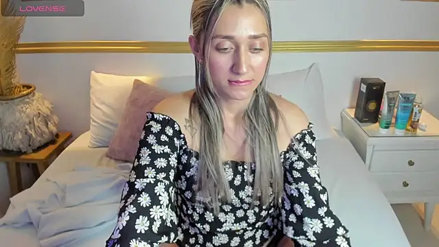 karlyy  online show from 10-27-25, 08:02