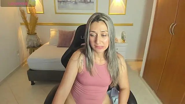 karlyy  online show from 11-08-25, 07:12