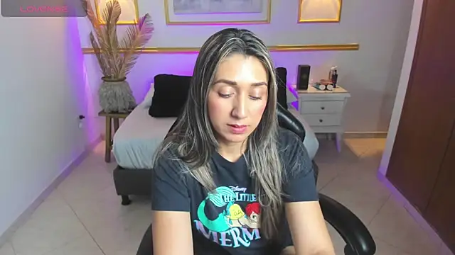 karlyy  online show from 12-19-25, 07:10