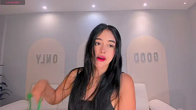 ScarlettBlaze  online show from 05-05-26, 12:02