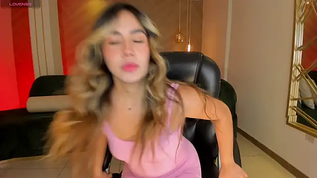 AnnieMonroe1 online show from 11-18-25, 07:18