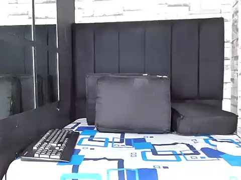 Snapshot of pether_hairy chatting on 11-02-25, 11:18 pether hairy online show from 11-02-25, 11:18