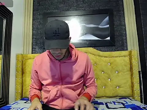 Snapshot of pether_hairy chatting on 12-14-25, 05:24 pether hairy online show from 12-14-25, 05:24