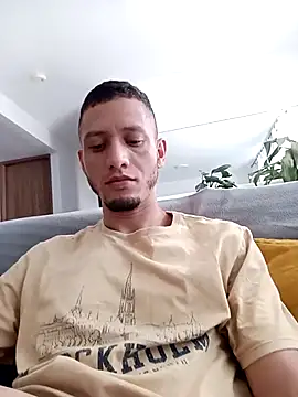 Snapshot of GabrielDraiven chatting on 10-22-25, 03:23 GabrielDraiven online show from 10-22-25, 03:23