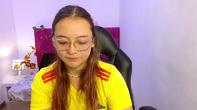 Snapshot of Red_Lola_ chatting on 10-16-25, 12:50 Red Lola online show from 10-16-25, 12:50