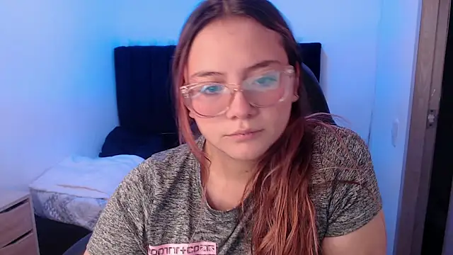 Snapshot of Red_Lola_ chatting on 11-05-25, 01:55 Red Lola online show from 11-05-25, 01:55