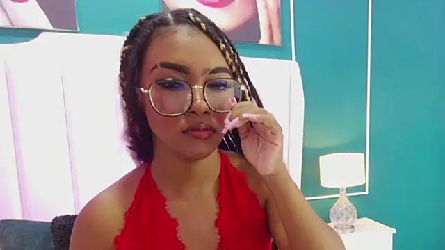 Snapshot of EmmaCourth chatting on 11-13-25, 07:46 EmmaCourth online show from 11-13-25, 07:46