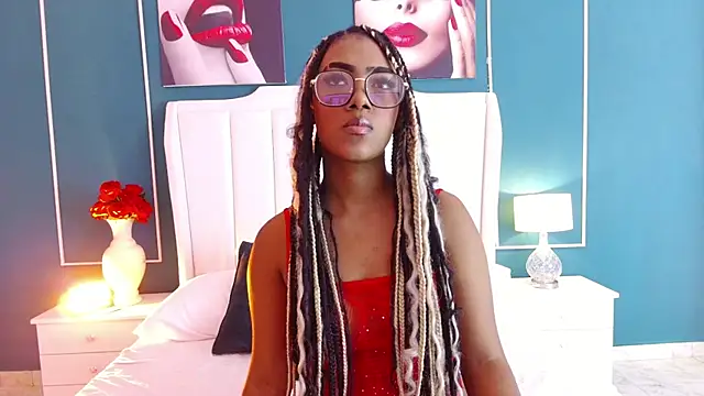 Snapshot of EmmaCourth chatting on 11-16-25, 08:47 EmmaCourth online show from 11-16-25, 08:47