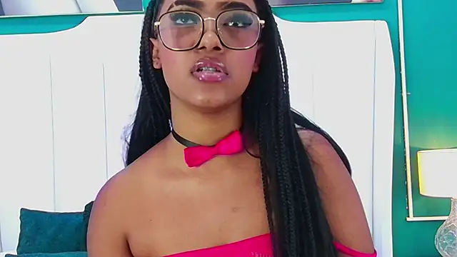 Snapshot of EmmaCourth chatting on 11-25-25, 07:47 EmmaCourth online show from 11-25-25, 07:47