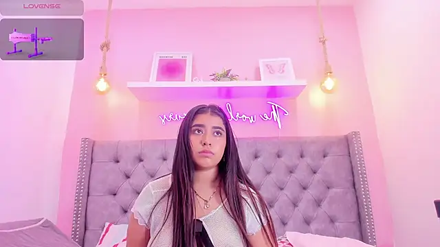 Snapshot of Sophiia_77 chatting on 10-27-25, 10:25 Sophiia 77 online show from 10-27-25, 10:25