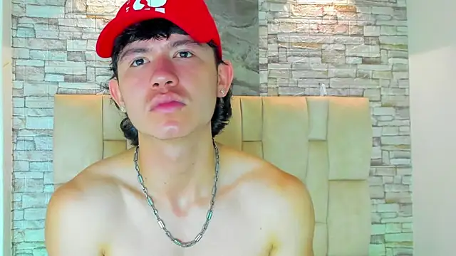 Snapshot of Owenn_17 chatting on 10-17-25, 05:10 Owenn 17 online show from 10-17-25, 05:10