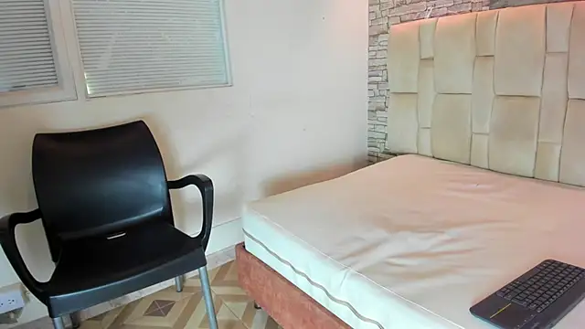 Snapshot of Owenn_17 chatting on 10-20-25, 03:51 Owenn 17 online show from 10-20-25, 03:51