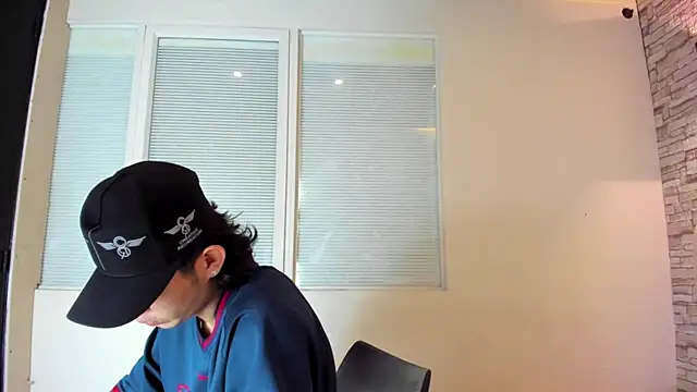 Snapshot of Owenn_17 chatting on 10-23-25, 04:12 Owenn 17 online show from 10-23-25, 04:12