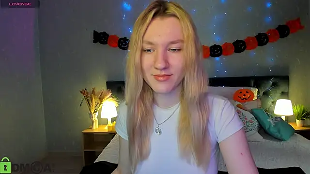 Snapshot of LinaRayy chatting on 10-22-25, 09:31 LinaRayy online show from 10-22-25, 09:31