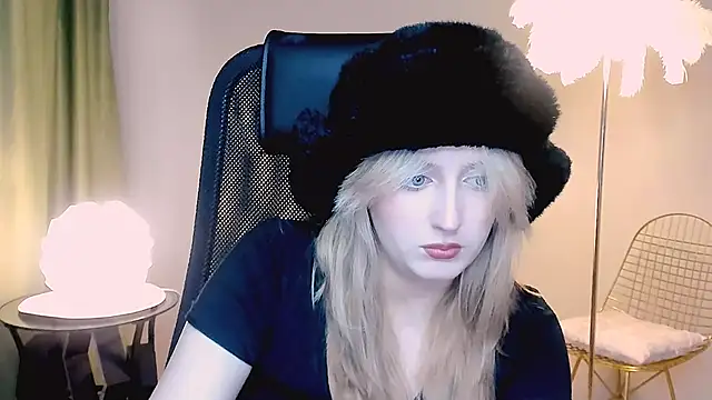 Snapshot of ScarlettScril chatting on 11-14-25, 09:30 ScarlettScril online show from 11-14-25, 09:30