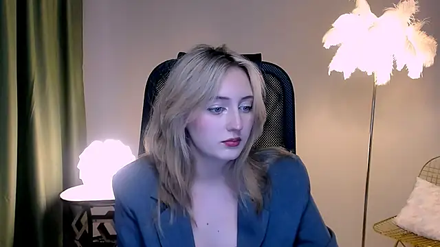 Snapshot of ScarlettScril chatting on 11-20-25, 06:35 ScarlettScril online show from 11-20-25, 06:35