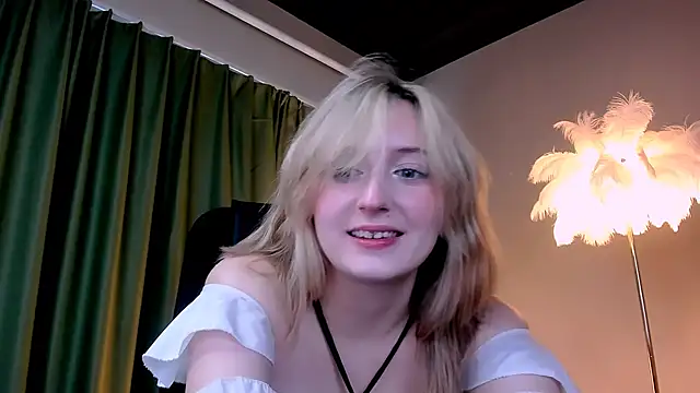 Snapshot of ScarlettScril chatting on 11-23-25, 07:30 ScarlettScril online show from 11-23-25, 07:30