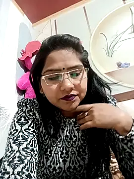 Vanshika1432 online show from 12-01-25, 11:48