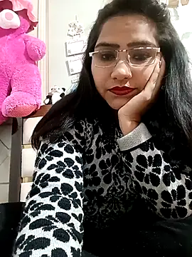 Vanshika1432 online show from 12-22-25, 10:45