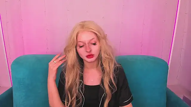 Snapshot of AlessaKiss chatting on 11-13-25, 08:57 AlessaKiss online show from 11-13-25, 08:57