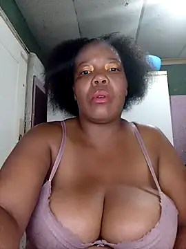 Snapshot of boobsqueenxo chatting on 11-07-25, 02:17 boobsqueenxo online show from 11-07-25, 02:17