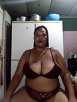 Snapshot of boobsqueenxo chatting on 11-26-25, 06:20 boobsqueenxo online show from 11-26-25, 06:20