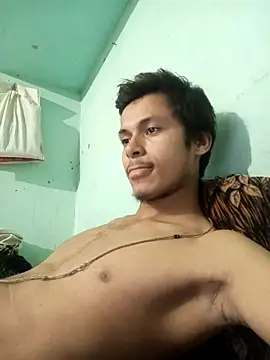 Snapshot of maxmishra18 chatting on 10-27-25, 04:00 maxmishra18 online show from 10-27-25, 04:00