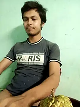 Snapshot of maxmishra18 chatting on 11-25-25, 11:21 maxmishra18 online show from 11-25-25, 11:21