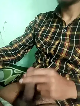 Snapshot of maxmishra18 chatting on 12-05-25, 05:27 maxmishra18 online show from 12-05-25, 05:27