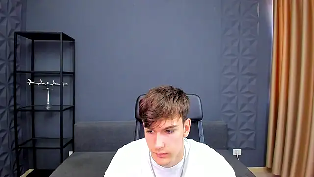 Snapshot of BradyFlint chatting on 05-19-26, 07:15 BradyFlint online show from 05-19-26, 07:15