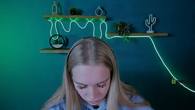 megan cold online show from 11-04-25, 03:44