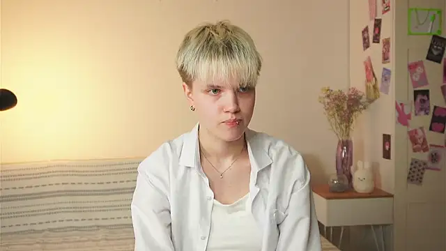 Snapshot of puffimini chatting on 10-25-25, 01:07 puffimini online show from 10-25-25, 01:07