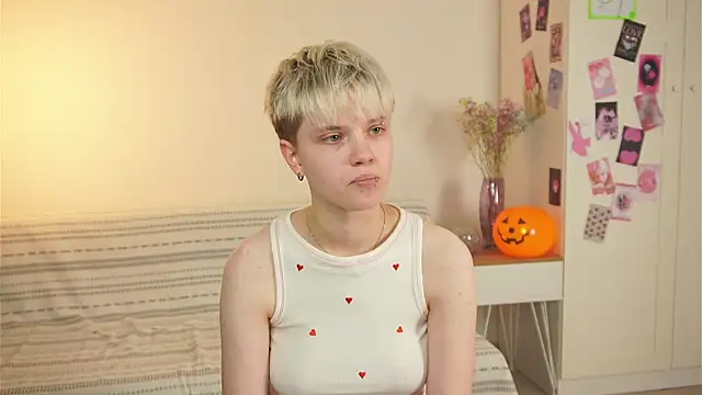 Snapshot of puffimini chatting on 10-28-25, 01:25 puffimini online show from 10-28-25, 01:25