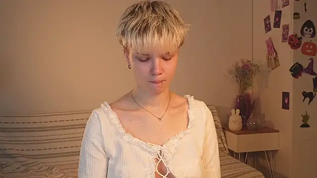 Snapshot of puffimini chatting on 11-22-25, 02:05 puffimini online show from 11-22-25, 02:05