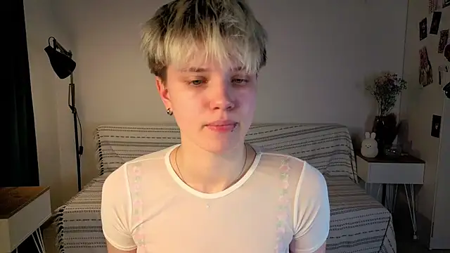 Snapshot of puffimini chatting on 11-28-25, 02:09 puffimini online show from 11-28-25, 02:09