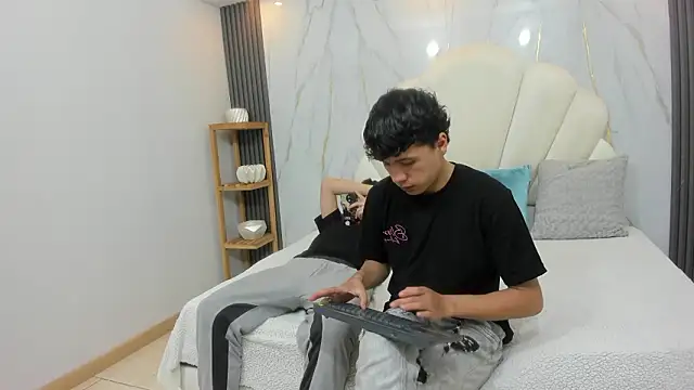 hoot booys  online show from 01-31-26, 07:56