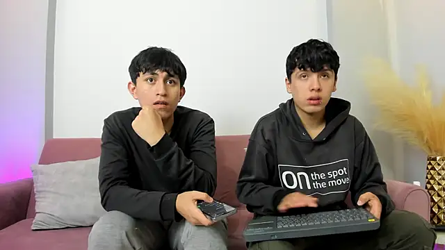 hoot booys  online show from 04-01-26, 08:39