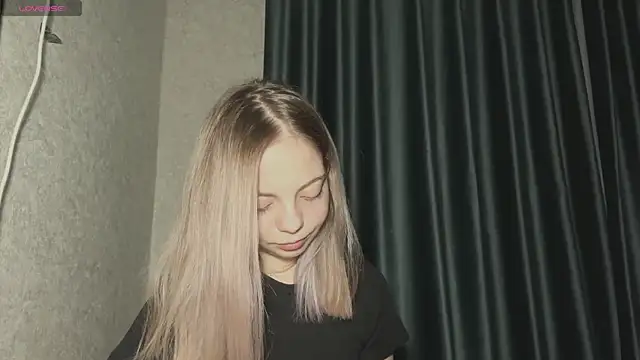 Snapshot of WrithenStub chatting on 11-25-25, 06:30 WrithenStub online show from 11-25-25, 06:30