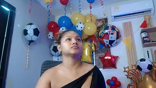 Snapshot of miel_alisha chatting on 06-12-26, 02:38 miel alisha online show from 06-12-26, 02:38