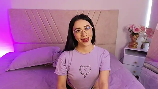 Snapshot of GabbieHill chatting on 10-28-25, 08:11 GabbieHill online show from 10-28-25, 08:11