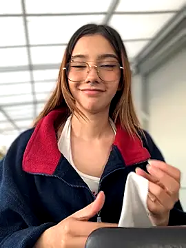 Snapshot of MiaaCute- chatting on 10-21-25, 09:04 MiaaCute- online show from 10-21-25, 09:04