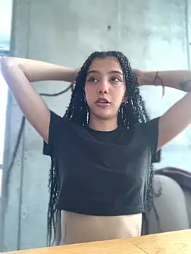 Snapshot of MiaaCute- chatting on 11-03-25, 09:48 MiaaCute- online show from 11-03-25, 09:48