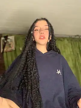 Snapshot of MiaaCute- chatting on 11-06-25, 09:43 MiaaCute- online show from 11-06-25, 09:43