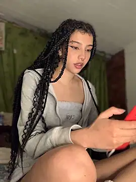 Snapshot of MiaaCute- chatting on 11-13-25, 01:04 MiaaCute- online show from 11-13-25, 01:04