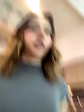 Snapshot of MiaaCute- chatting on 12-14-25, 03:39 MiaaCute- online show from 12-14-25, 03:39