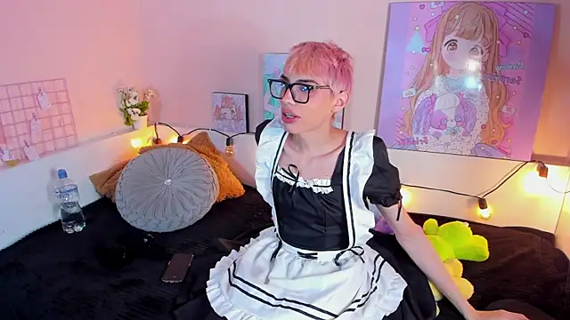 Strawberry Kitty  online show from 11-02-25, 03:31