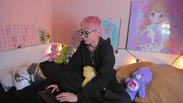 Strawberry Kitty  online show from 11-06-25, 10:43