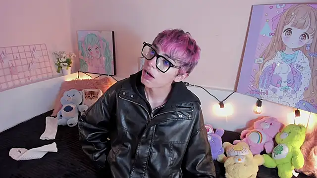 Strawberry Kitty  online show from 11-22-25, 04:11