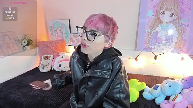 Strawberry Kitty  online show from 12-05-25, 04:21