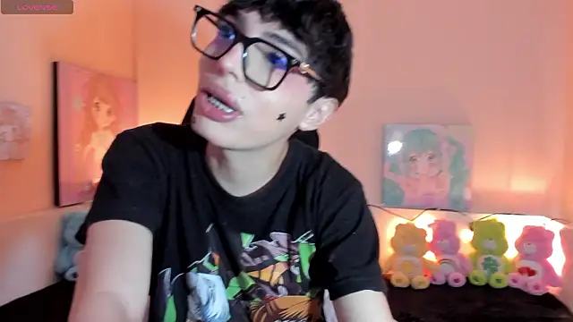 Strawberry Kitty  online show from 02-20-26, 04:09